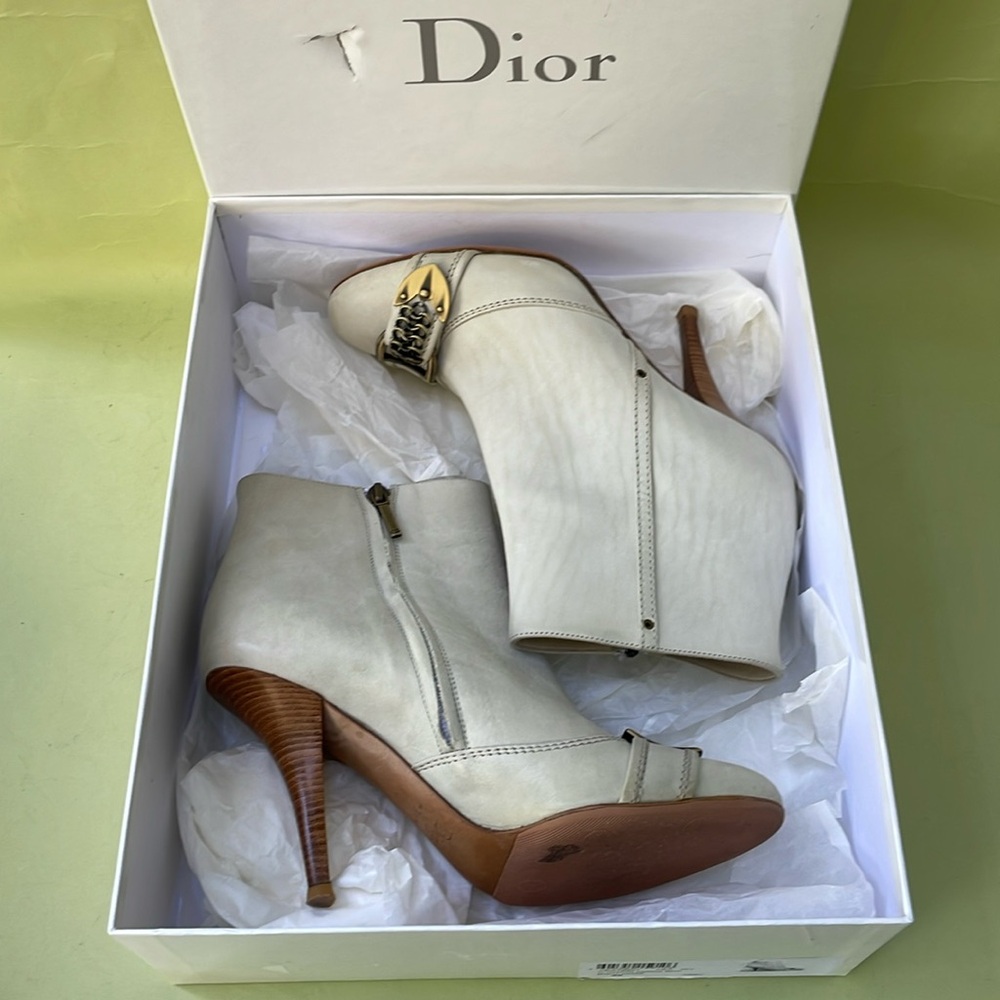 Vintage light gray/silver Dior all leather booties in original box - Picture 6 of 16